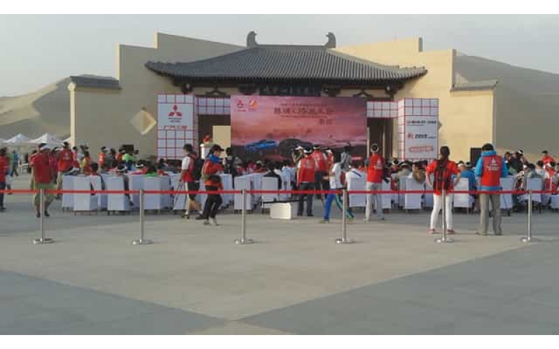 2014年广汽三菱户外异型桁架背板搭建