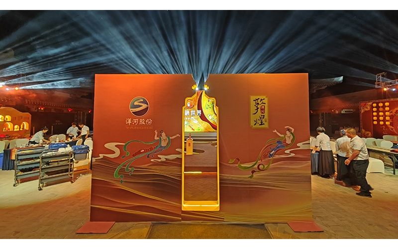敦煌户外P3LED轨道开合屏